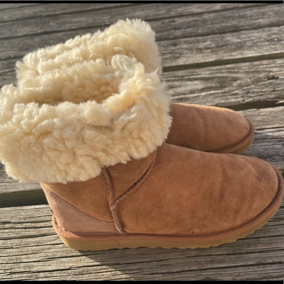 Ugg Classic Short Boot - Picture 13 of 13